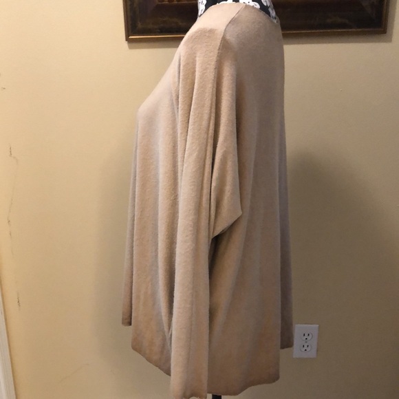 Sunny Studio silver thread trimmed v-neck cuddly textured long dolman sleeve top - Picture 7 of 13